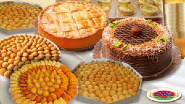 Faço bolos, e doces para festas.
